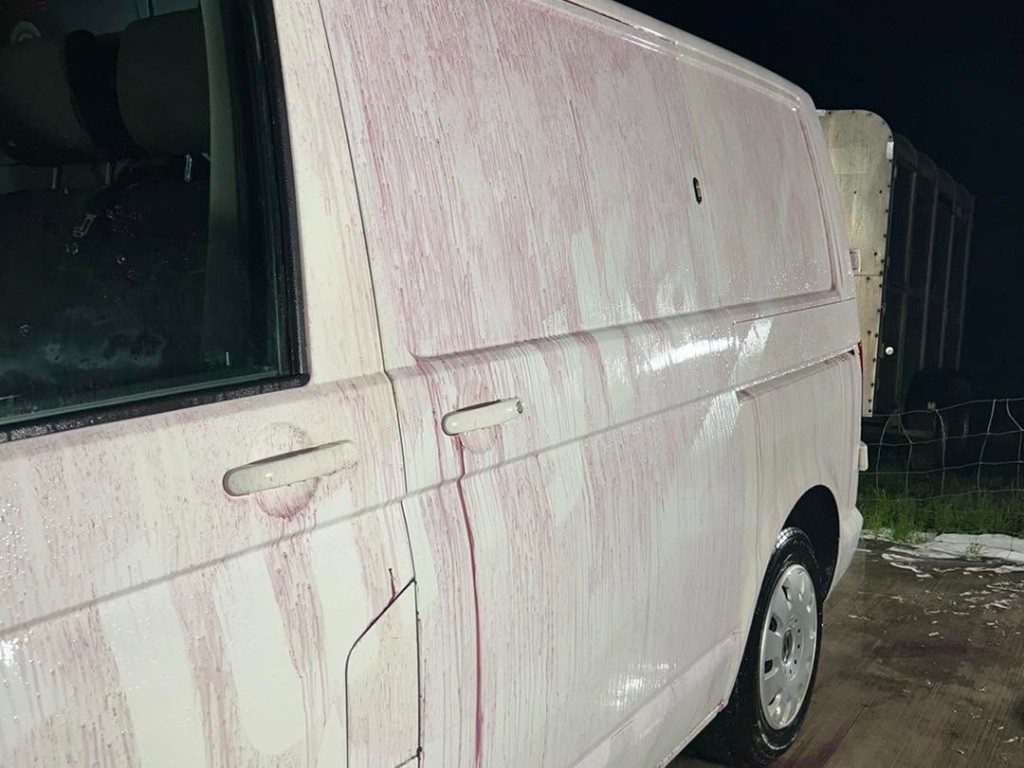 VW Transporter covered in dirt and snow foam before washing